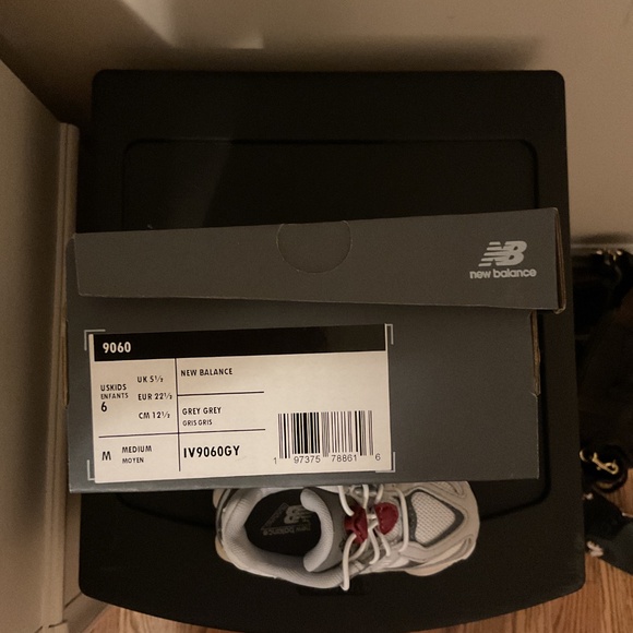 New balance , 6C, grey - Picture 3 of 3